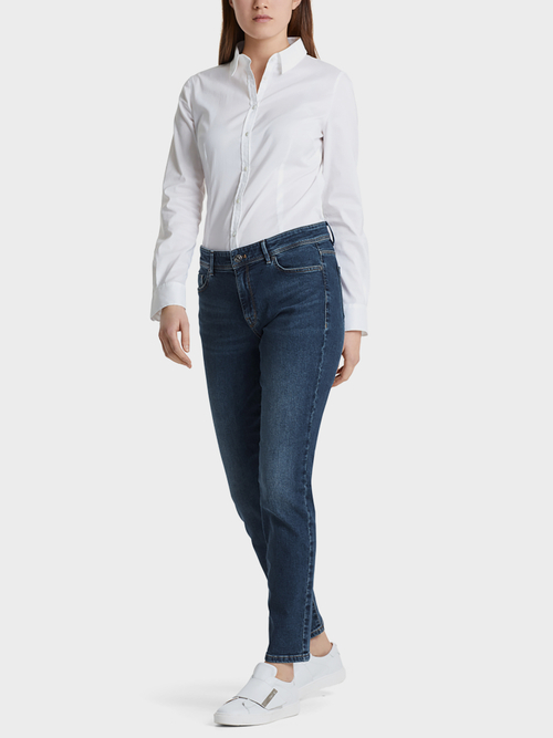Jeans with straight legs