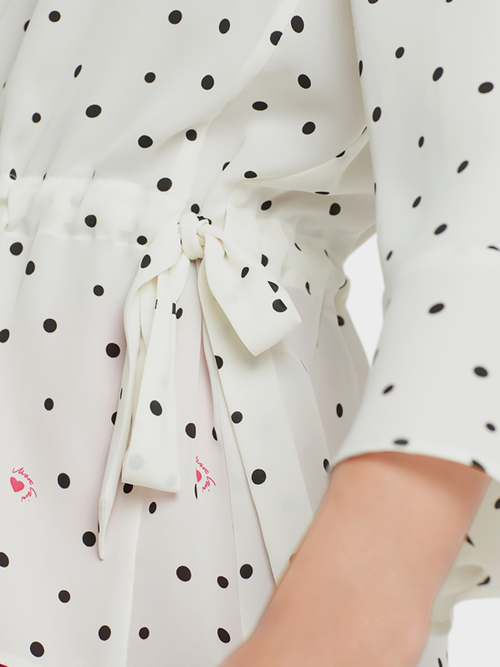 Blouse with feminine details