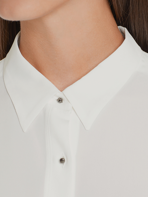Elegant blouse with silk