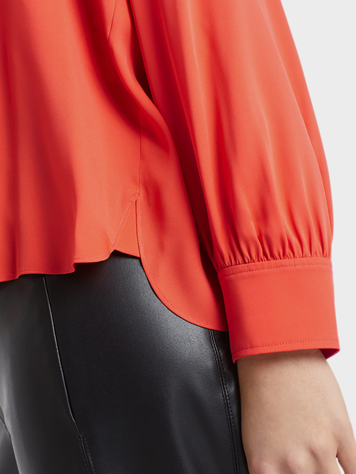 Edle Seidenbluse