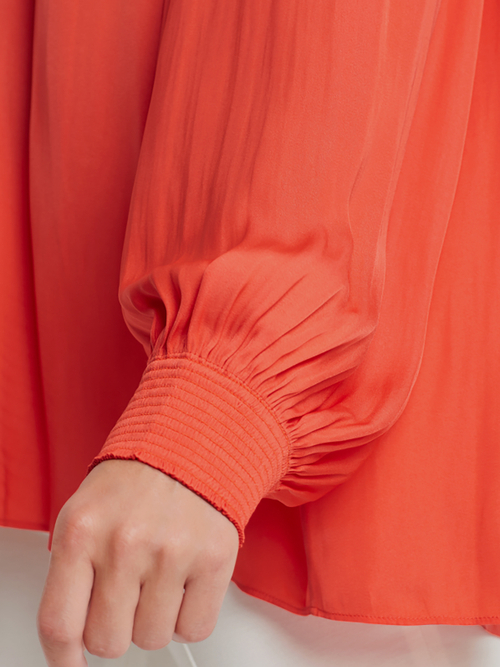 Verspielte Bluse mit Volumen