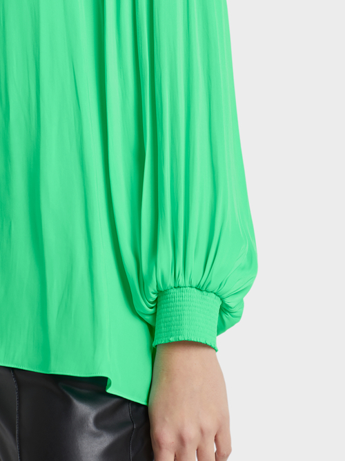 Verspielte Bluse mit Volumen