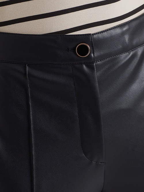 Schmale Hose aus Fun-Nappaleder