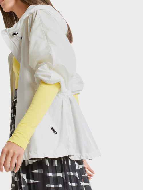 Leichte Nylonjacke