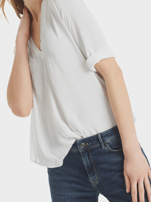 Blouseshirt van vloeiend materiaal