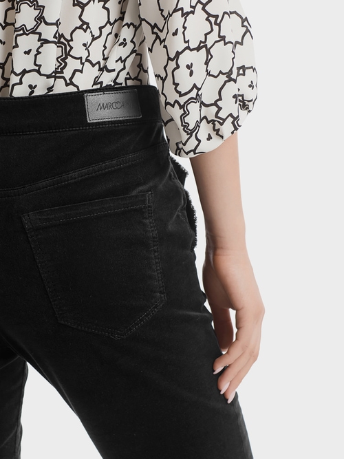 Verzierte Samthose