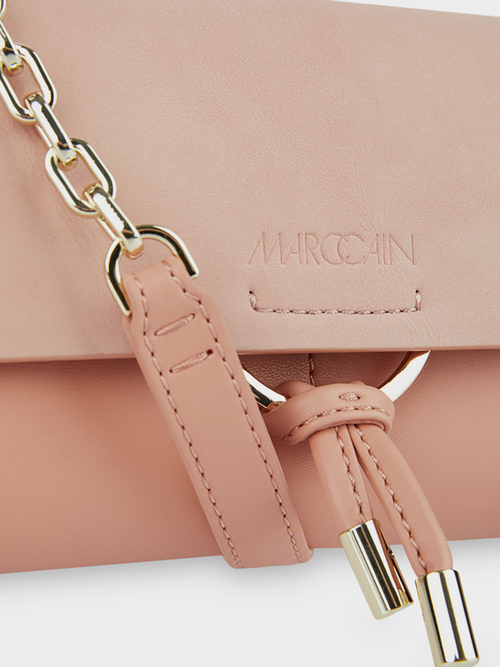Schultertasche aus Materialmix