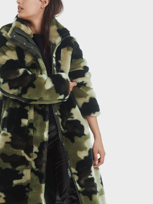 Mantel in camouflagelook