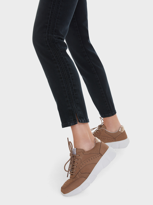 Röhrenjeans mit Stretchanteil