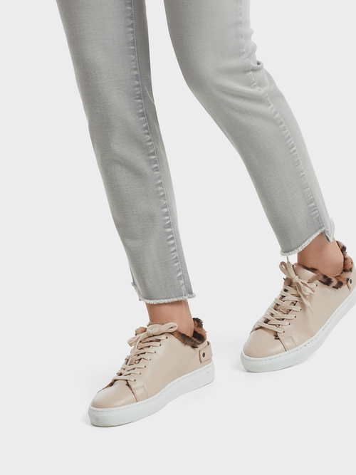 Schmale Röhrenjeans