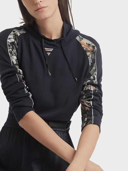 Blouse-style top in mixed materials