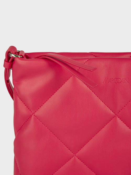Schultertasche mit Steppungen