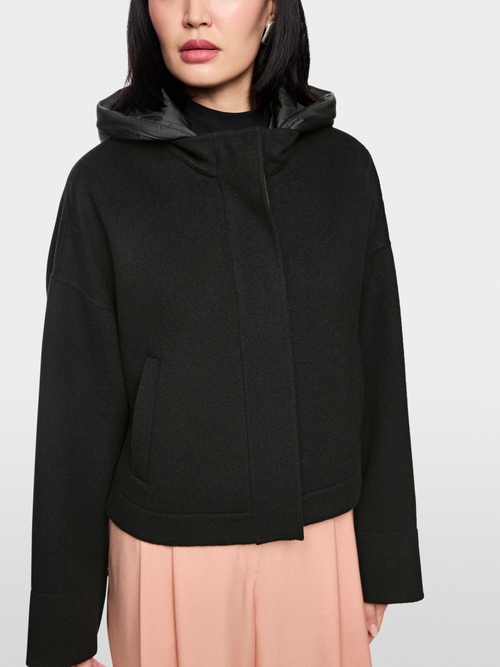 Wolljacke mit Kapuze