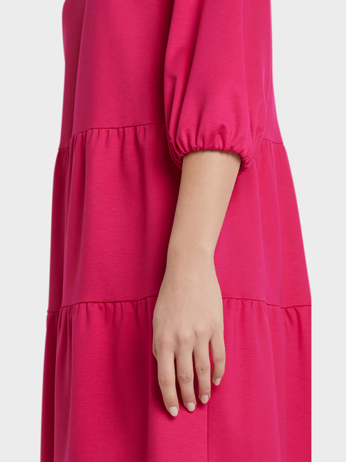 Kleid mit Stufenvolants