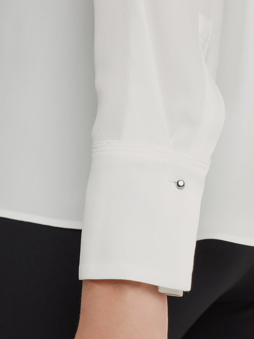Elegant blouse with silk