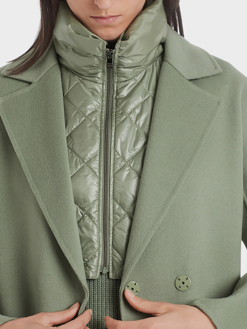 Coat with quilted collar