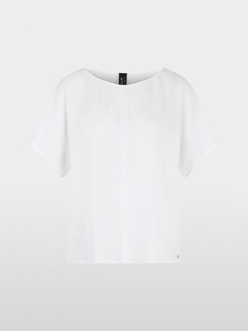 Loose-fitting flowing material blouse