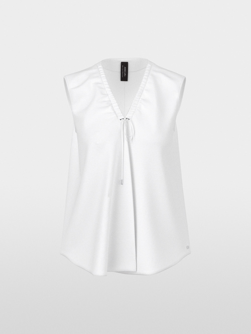 Vibrant top with pleating