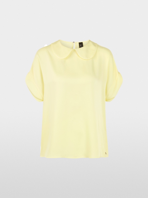 Flowing blouse with short sleeves