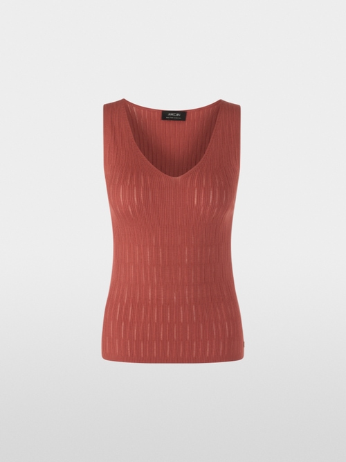 Sleeveless fine knit top