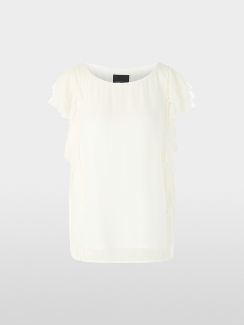 Delicate blouse with ruffles