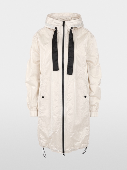 Manteau brillant avec détails contrastés