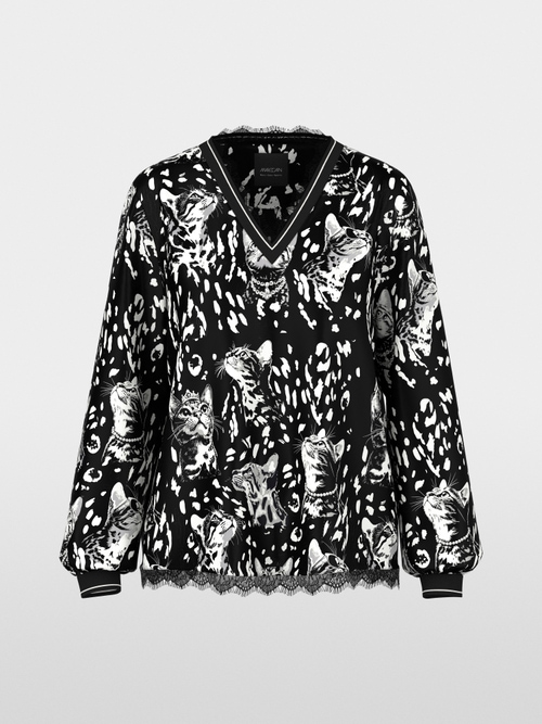 Loose-fitting printed blouse