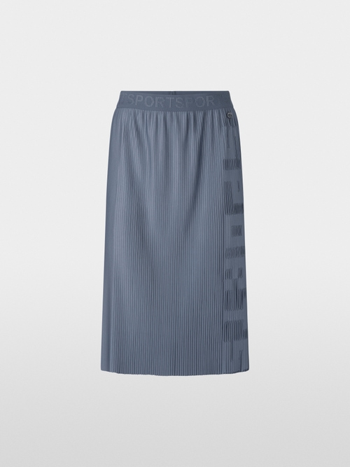 Skirt with pleats