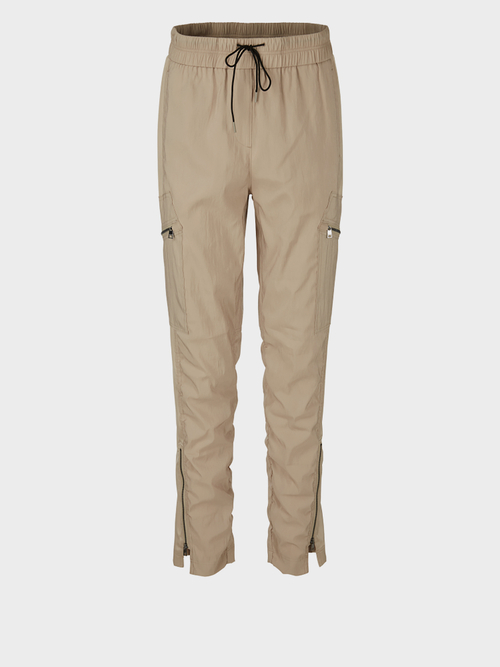 Hose aus schimmerndem Nylon