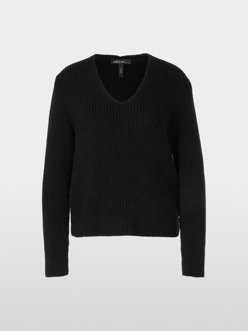 V-neck sweater Knitted in Germany
