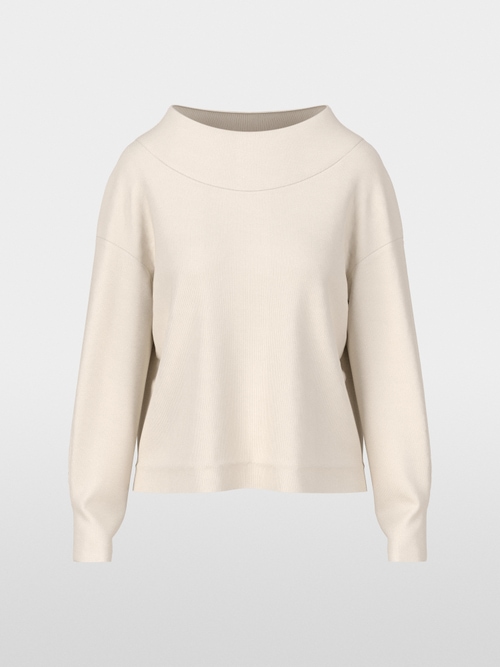 Long-sleeved shirt with boat neck