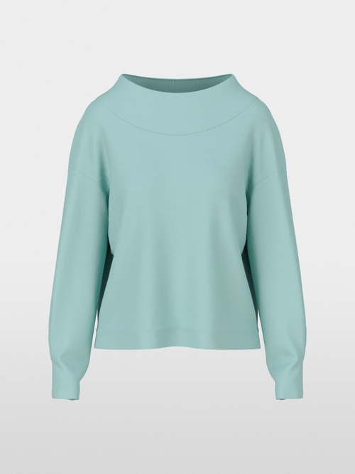 Long-sleeved shirt with boat neck