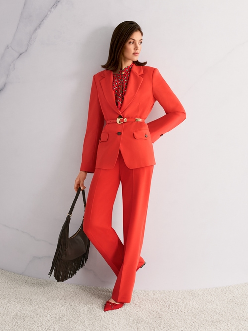 Fitted blazer with rounded hem