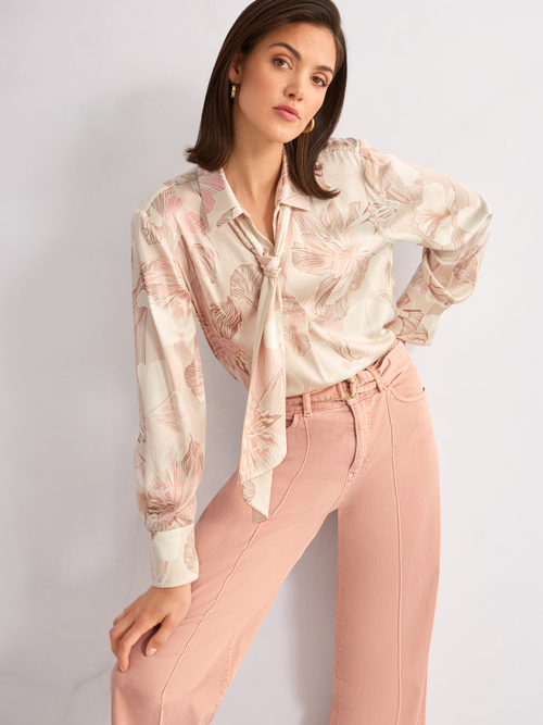 Blouse à col lavallière en mélange de soie