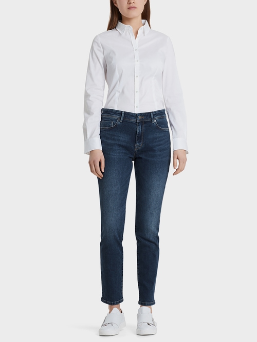 Jeans with straight legs