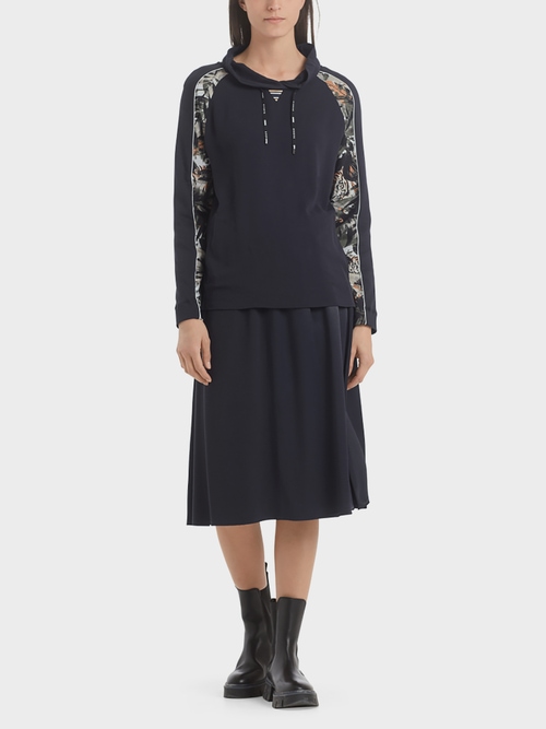 Blouse-style top in mixed materials