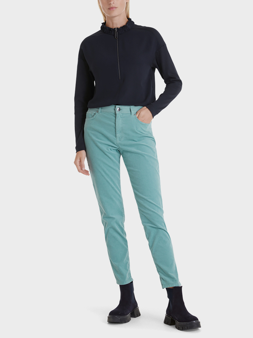 Schmale Samtjeans