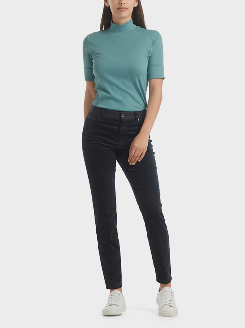 Schmale Samtjeans
