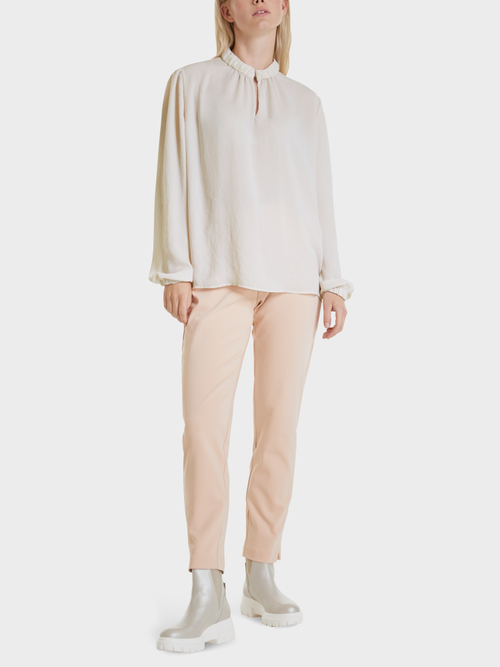 Bluse mit angerüschtem Stehkragen