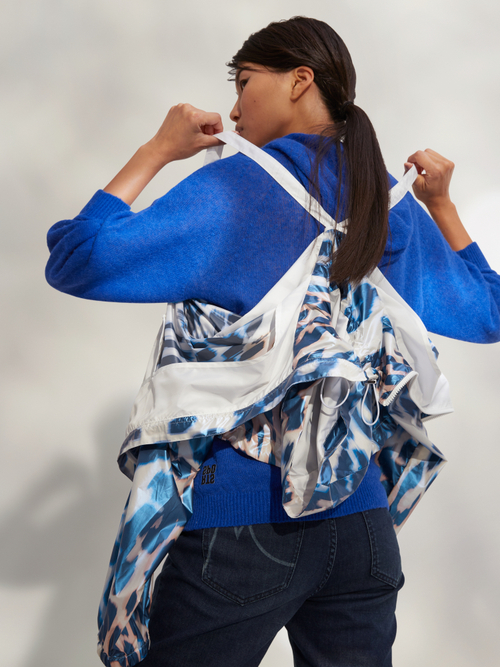 Veste à la brillance irisée