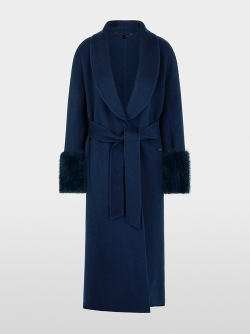 Luxurious coat with faux fur