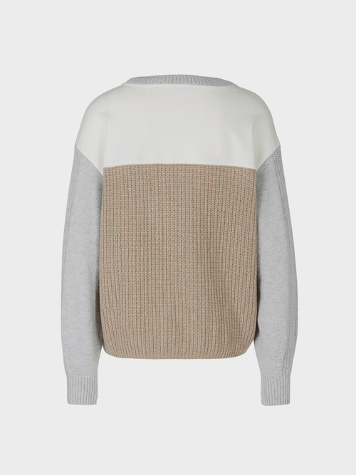 Pullover in Deutschland gestrickt
