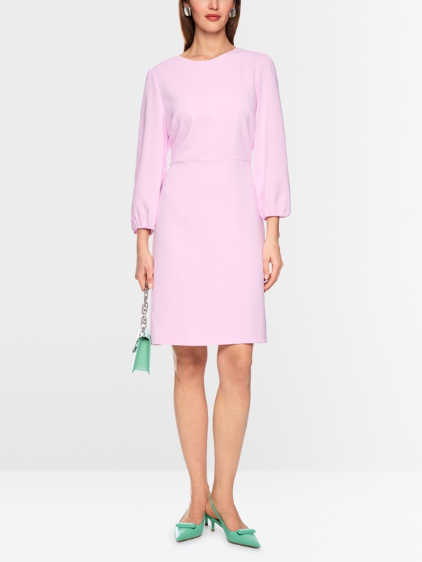 Fitted dress with round neck