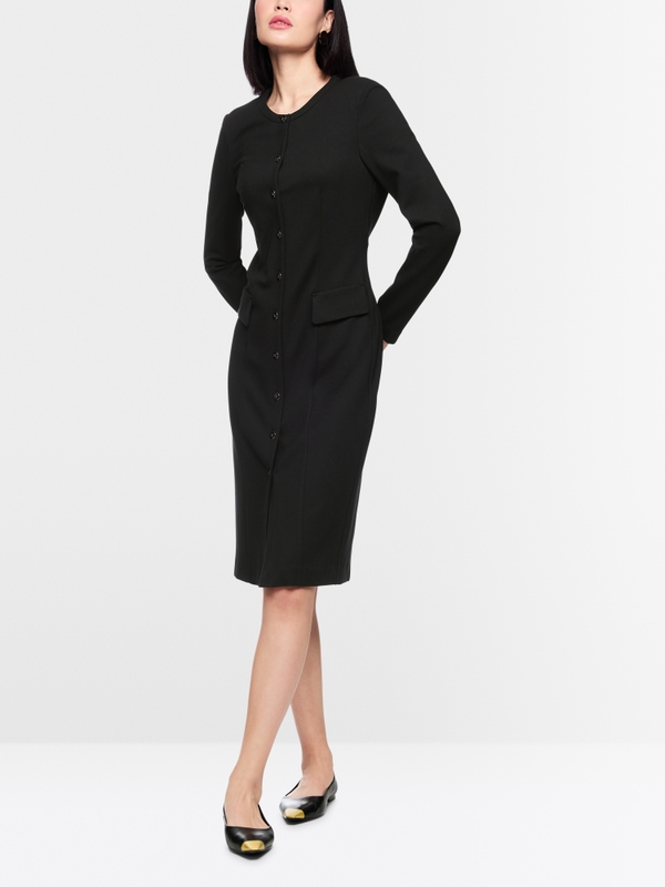 Fitted dress with buttoning