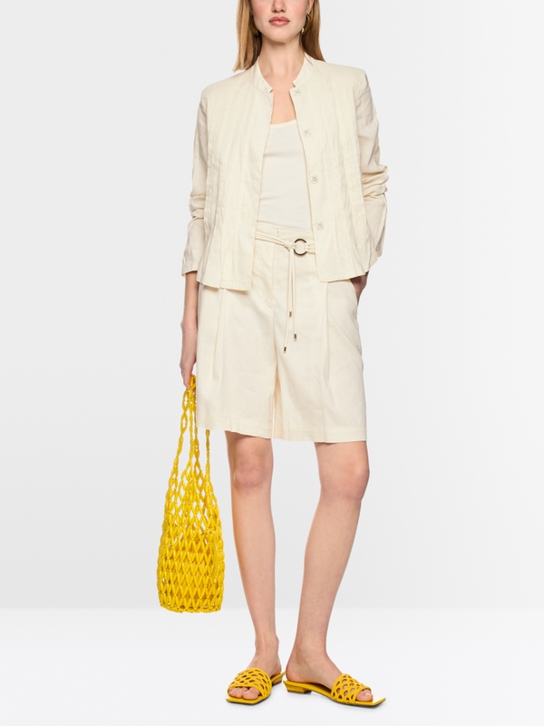 Feminine jacket with pintuck details