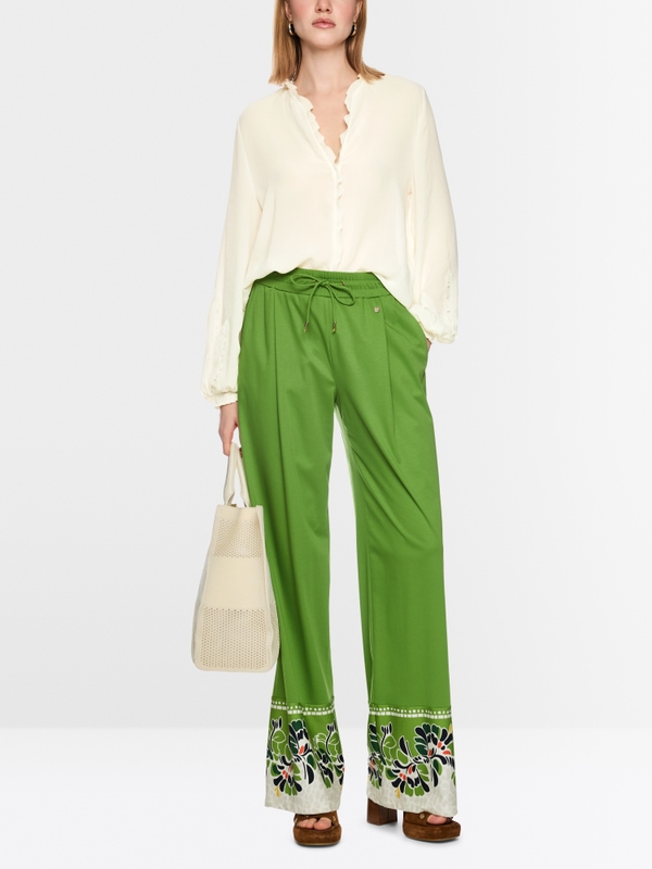 Feminine blouse with ruffle