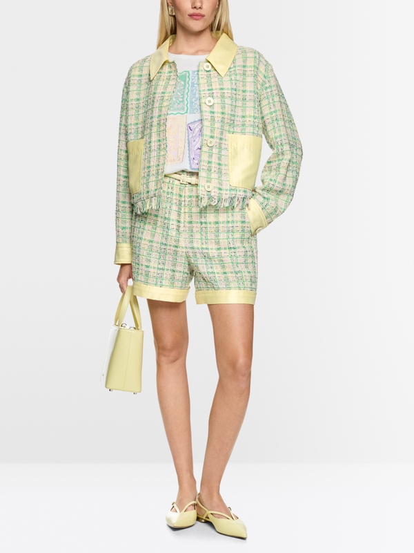 Shorts with contrasting details