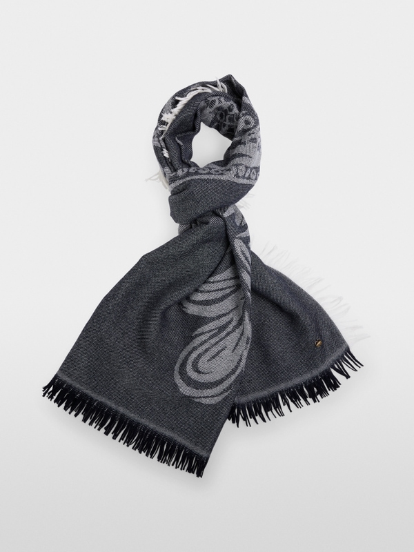 New wool scarf in paisley design