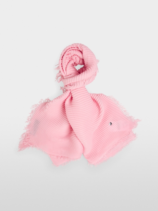 Pleated scarf with fringes