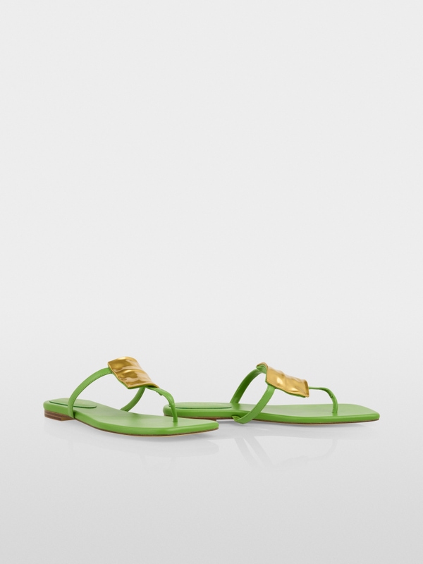 Leather toe thongs with decoration